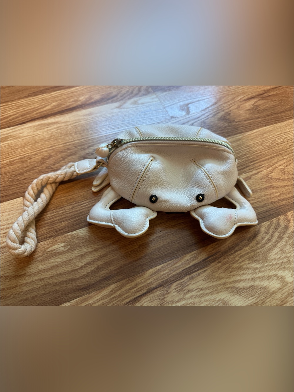 Adorable Betsey Johnson Cream Crab Wristlet Clutch